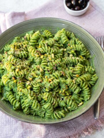 Easy & Quick Creamy Spinach Pasta