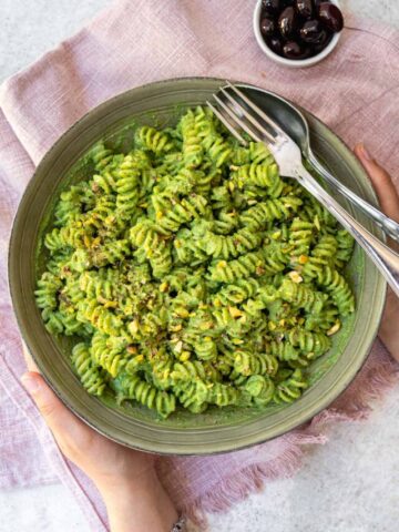 Easy & Quick Creamy Spinach Pasta