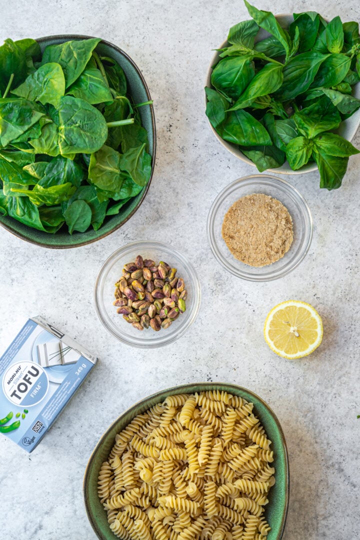 Easy & Quick Spinach Pasta Sauce - Six Hungry Feet