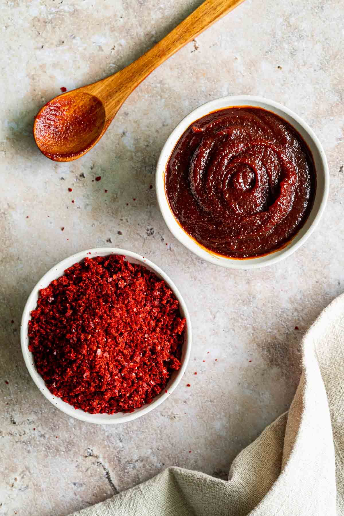 https://sixhungryfeet.com/wp-content/uploads/2023/11/Gochugaru-vs-Gochujang-3.jpg?utm_source=chatgpt.com