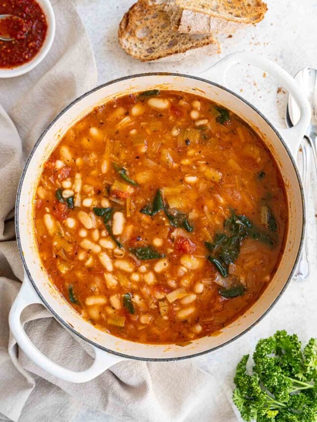 One-pot Hearty Bean Soup: Tomato and White Bean Soup