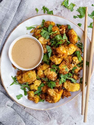 Tofu nuggets with sesame peanut dip