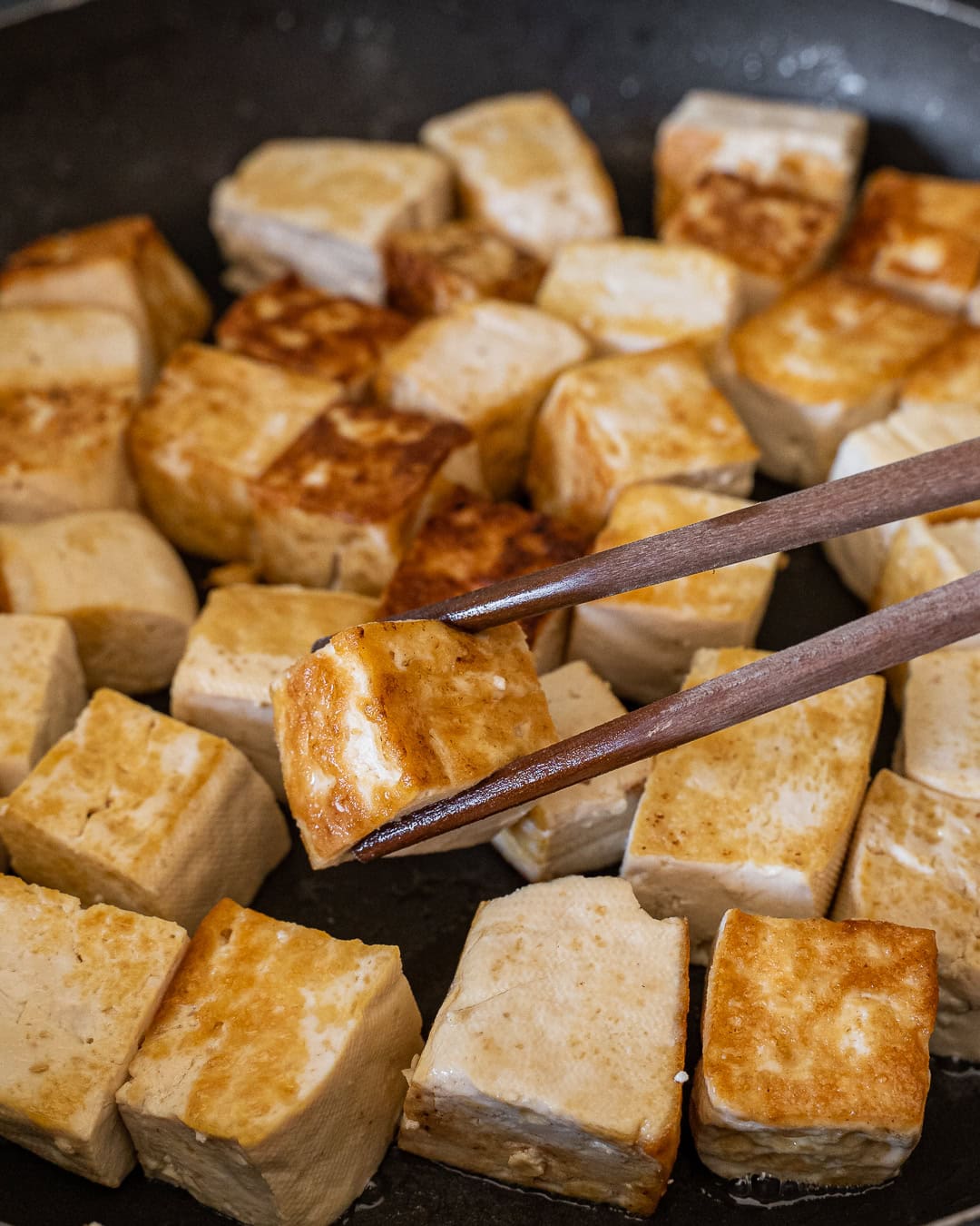 Pan-frying the tofu