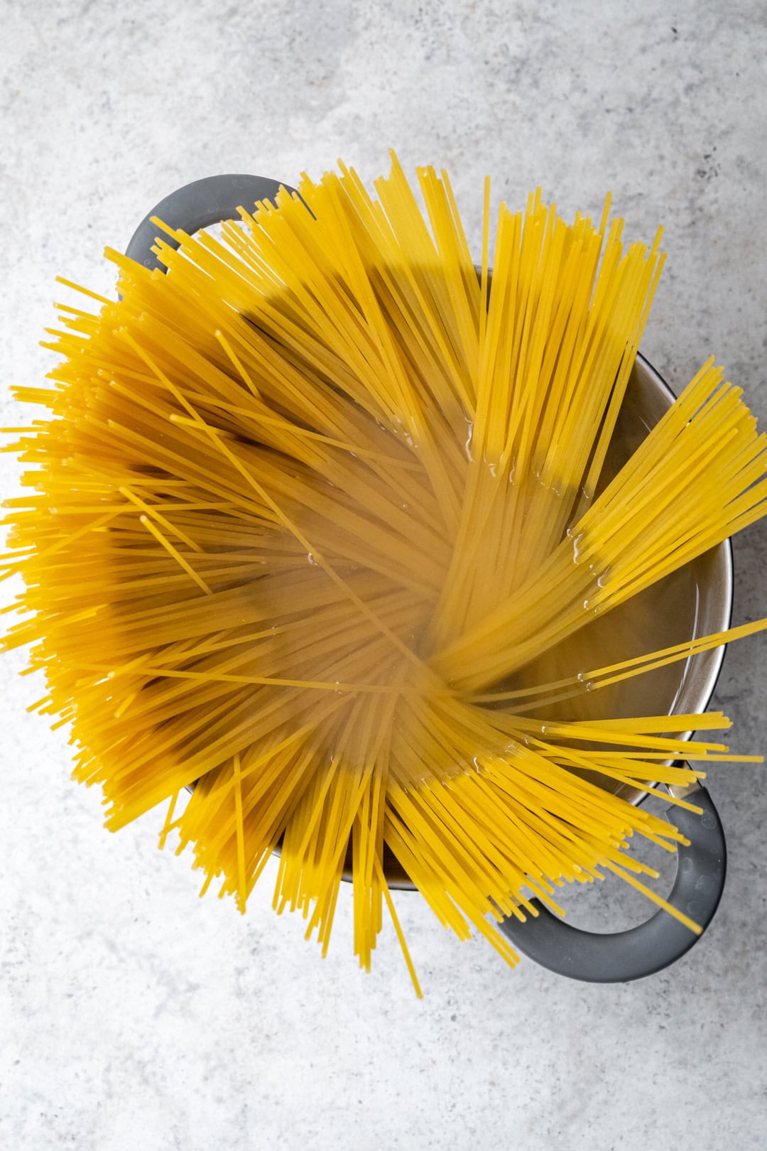 cooking spaghetti pasta