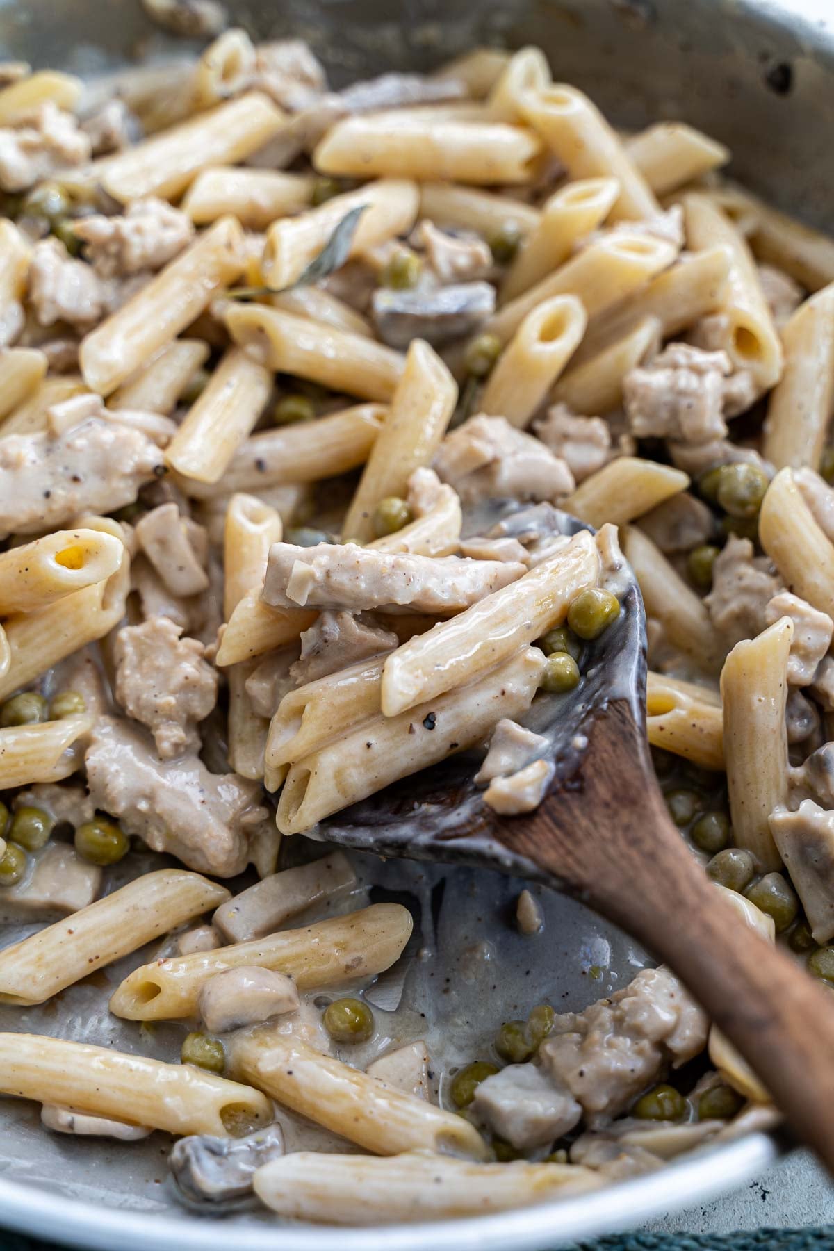 mushroom and veggie chicken pasta